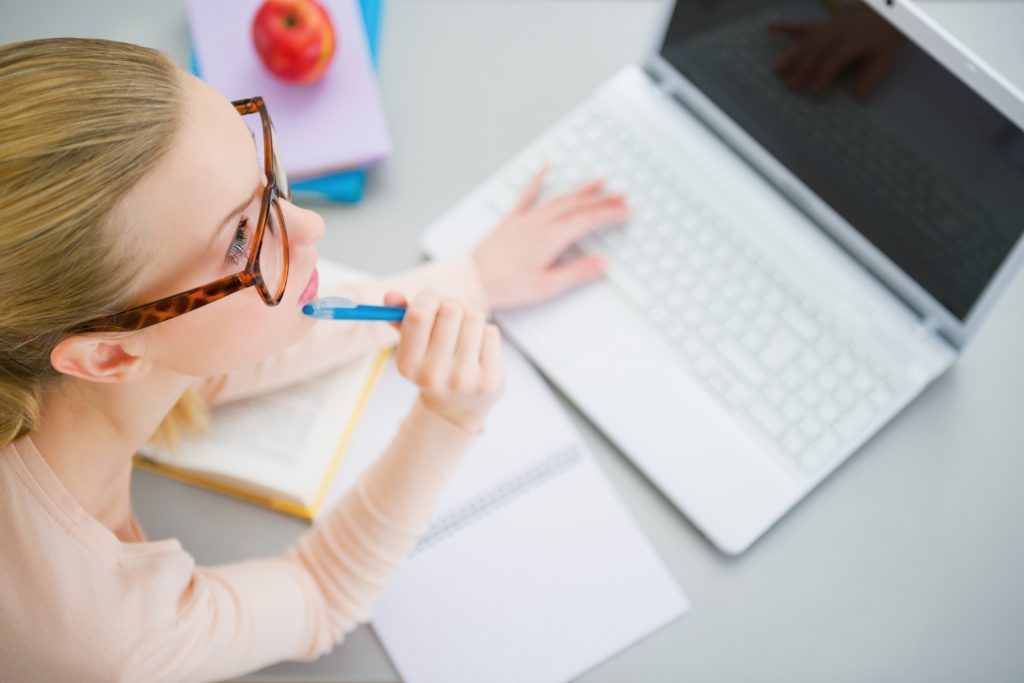 Самообучение и дистанционное образование: что выбрать?